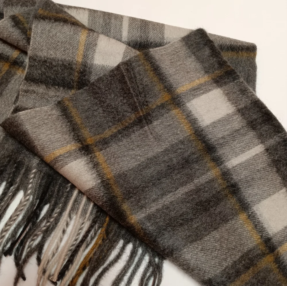 NEW Pure Cashmere Wool Gray Plaid Scarf/Muffler w/ Fringed Edges